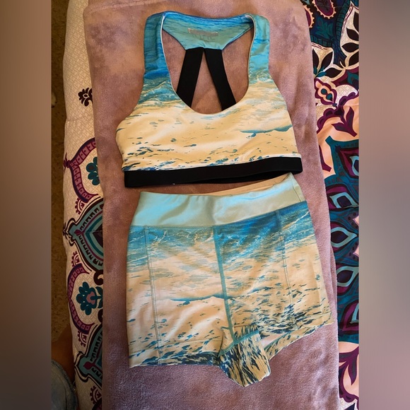 Beachy Two Piece Work Out Set - Picture 1 of 2
